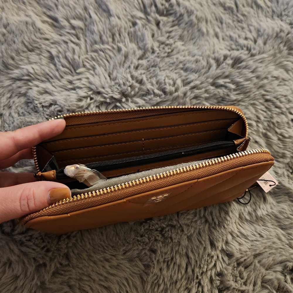 Victoria's Secret Cream Wallet FINAL PRICE 🤎 - Picture 4 of 4